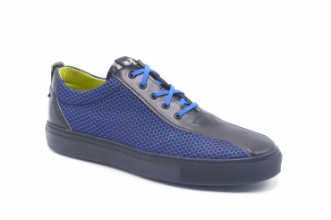 Zapato modelo Colmena, fabricado en Napa Negra Panal Azul