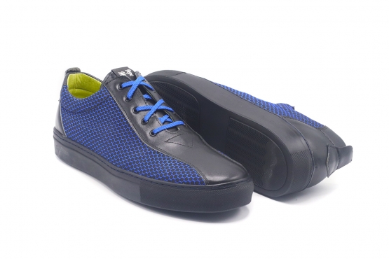 Zapato modelo Colmena, fabricado en Napa Negra Panal Azul