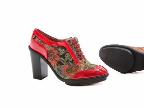  Ainoa model shoe, made in fantasy bedel and red patent leather.