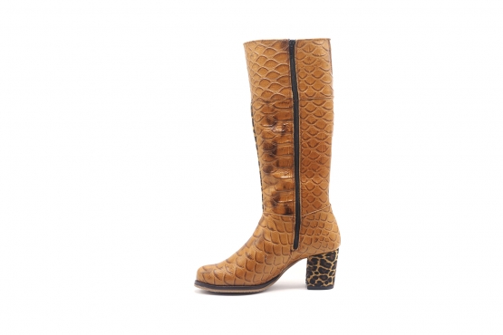 Bota modelo Atlántico, fabricado en Anaconda Miel Fantasia Leopardo
