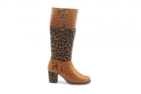 Bota modelo Atlántico, fabricado en Anaconda Miel Fantasia Leopardo