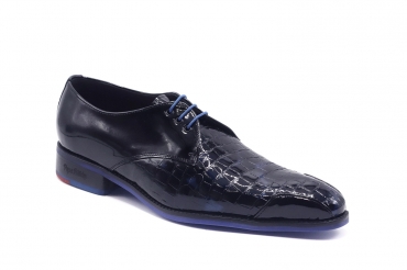 Fike model shoe, manufactured in Croco Patent Blue Lady Charol Negro
