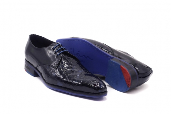 Zapato modelo Fike, fabricado en Croco Patent Blue Lady Charol Negro