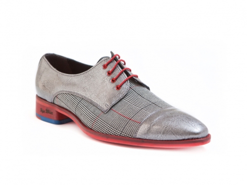 Zapato modelo Chanlous, fabricado en gris perla y escocés gris.