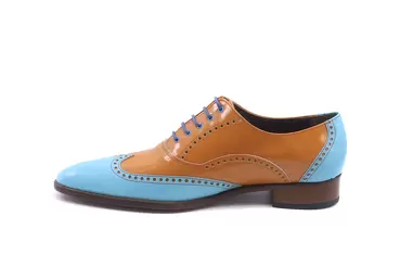 Modèle de chaussure Empírea, fabriqué en Charol Mandarino Charol Azul Celeste