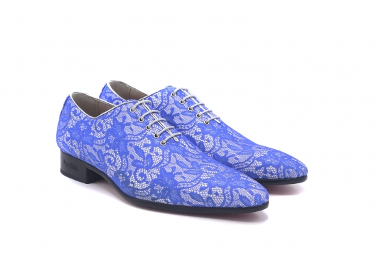 Londei Shoe model, manufactured in Blonda Azul Plata 