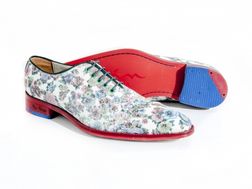 Zapato modelo Innocence III, fabricado en glit roses III.