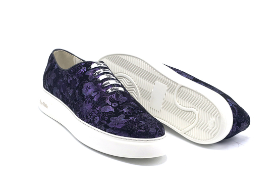 Sneaker modelo Arial, fabricado en Kelly N5