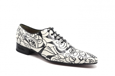 Zapato modelo Nica, fabricado en Napa Arte BN Vivos Negros