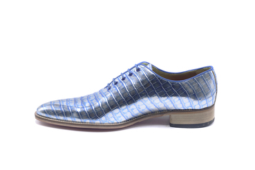 Zapato modelo Nova, fabricado en Napa Azul Espejo