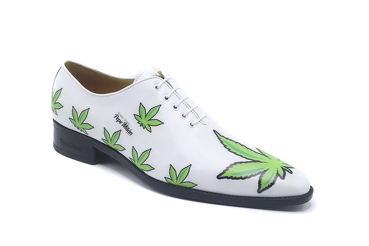 Zapato modelo Marley, fabricado en Napa Blanca Fantasia Marihuana
