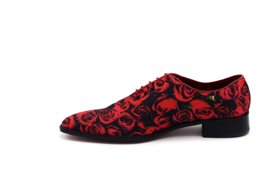 Zapato modelo Dorothy, fabricado en Rosas Rojas