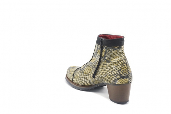 Esme Boot model Indigo, manufactured in 126 Nilo Amarillo