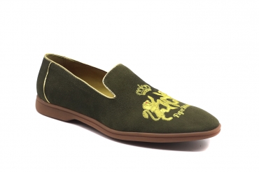 Zapato modelo Balcanes, fabricado en Terciopelo Verde Bordado Leones Pepe Milan Oro 
