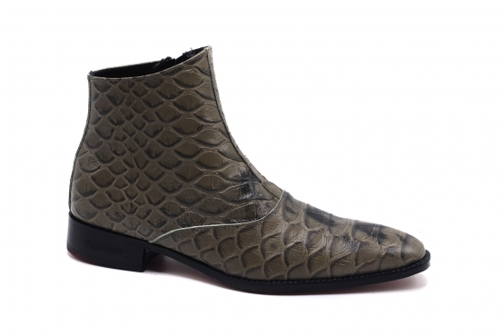 Arizona model short-leg boot, made in gray anaconda.