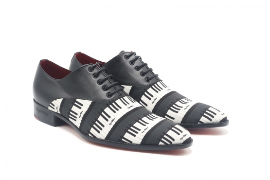 Zapato modelo Mozart, fabricado en Fantasia Teclas Piano Napa Negra