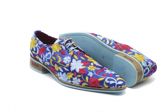 Suki model shoe, made in Bordado 119 Azul