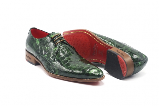 Zapato modelo Tukan, fabricado en Croco Patent Trebol 3043