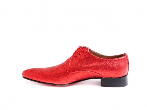 Zapato modelo Nadal, fabricado en glitter rojo. 