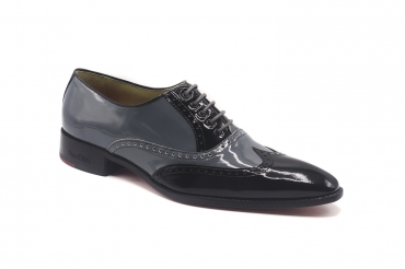 Chaussure modèle Lord, en cuir verni noir et cuir verni gris plomb.