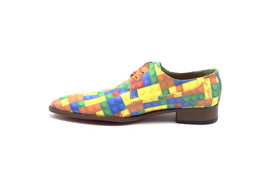 Zapato modelo LEGO, fabricado en Napa Lego