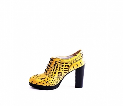 Yellow Reptile model shoe, made in yellow alligator.