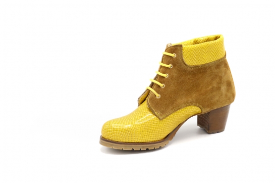 Ankel Boot model Meric, manufactured in Toga Cobra Amarillo Afelpado Nº1104