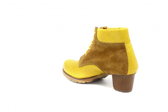 Ankel Boot model Meric, manufactured in Toga Cobra Amarillo Afelpado Nº1104