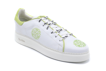 Zapato modelo Sua, fabricado en Napa Blanca Napa Verde Logo Verde personalizado