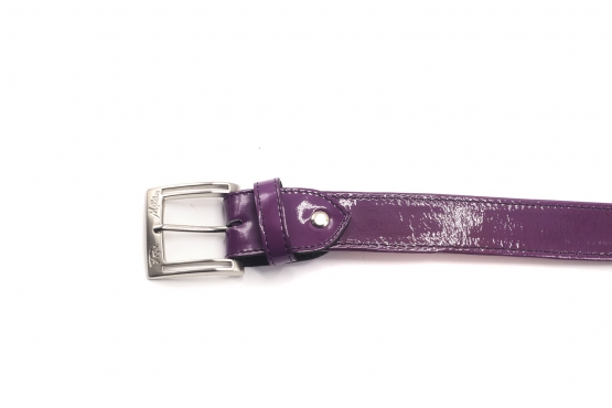 Ceinture modèle Azores fabriqué en cuir verni lilas bamby.