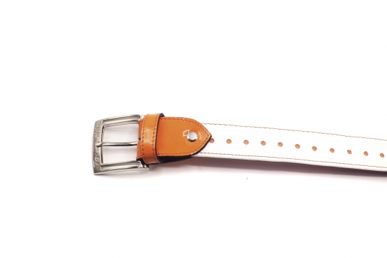 Cinturón modelo Coral Fabricado en charol blanco y mandarino