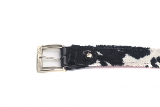 Cinturón modelo Ana, fabricado en Vaca Negra y Blanca