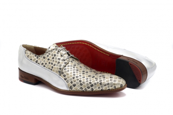 Zapato modelo Flora, fabricado en Art222 R10 - Napa Plata