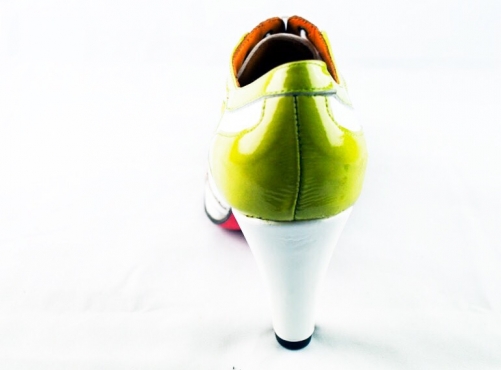 Sportify model shoe made of pistachio patent leather.