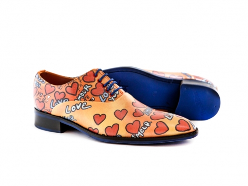 Modèle de chaussure d'amour, faite en amour de napa.