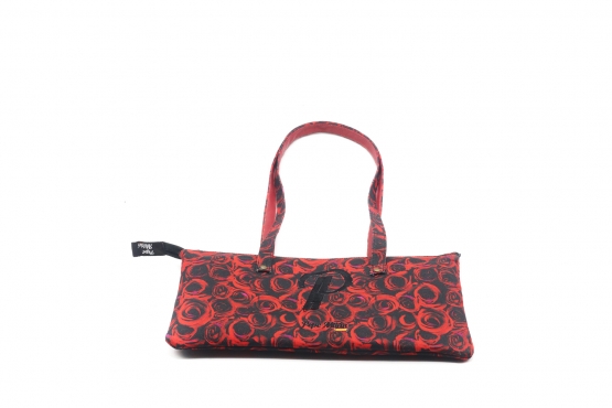 Bolso modelo Siggy, fabricado en Rosas Rojas