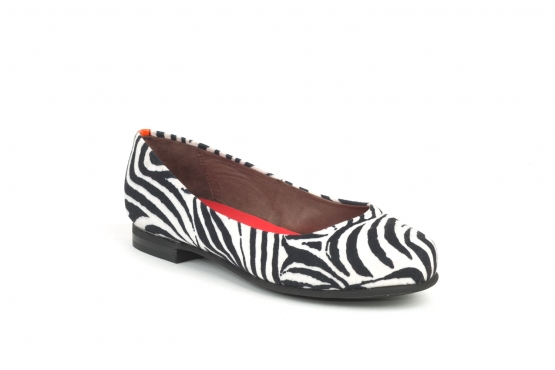 Ballerina model shoe Lety, made in black and white zebra.