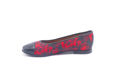 Zapato bailarina modelo Rosado fabricado en Rosas Rojas Napa Negra