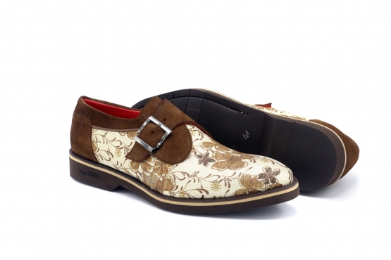 Zapato modelo Clover Lame Oro Nº 4 Afelpado Roble