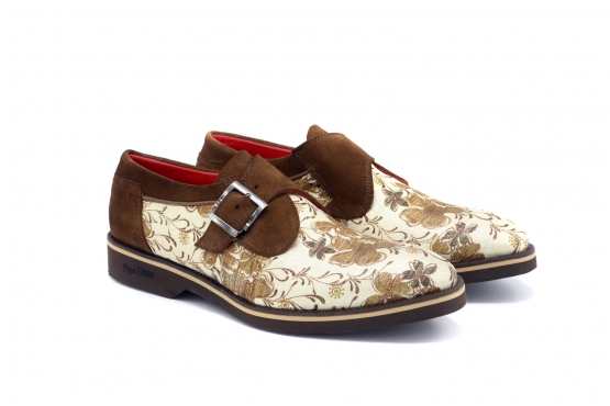 Zapato modelo Clover Lame Oro Nº 4 Afelpado Roble