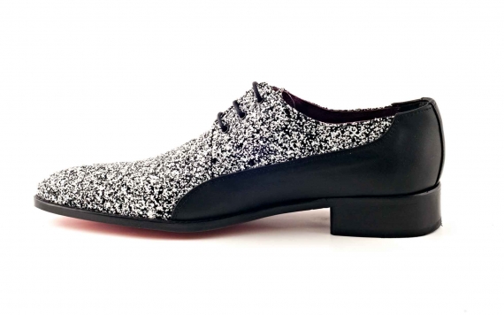 Modèle de chaussures Party, fabriqué en glitter noir-blanc et noir cuir nappa