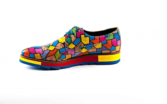 Zapato modelo Tetris, fabricado en corcho