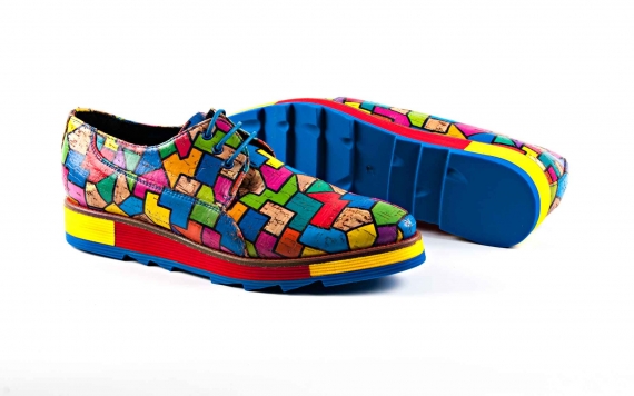 Zapato modelo Tetris, fabricado en corcho