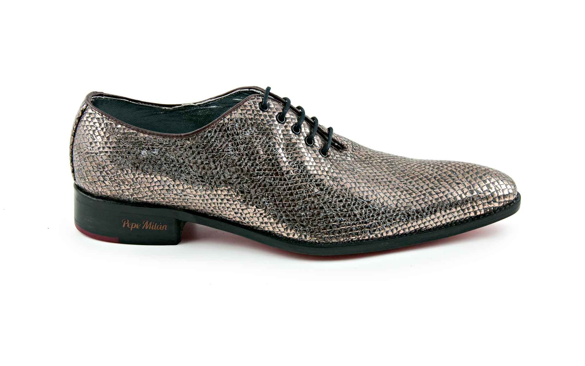 Zapato modelo fabricado en cobra