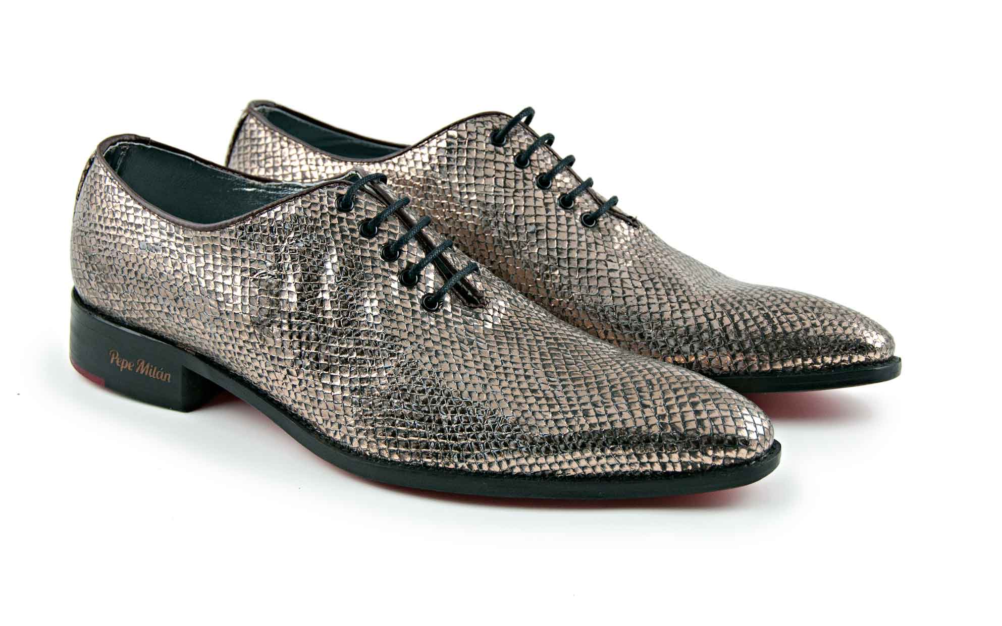 Zapato modelo fabricado en cobra