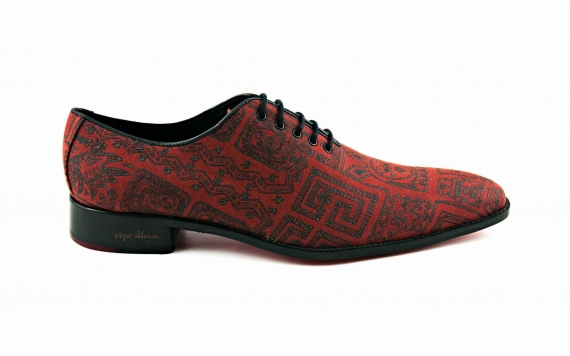 Zapato modelo Rey del Sol, fabricado en  textil fantasía 