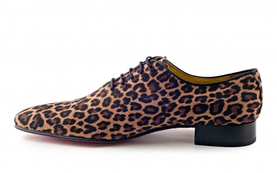 Zapato modelo Selvaggio, fabricación  en fantasía leopardo marrón.