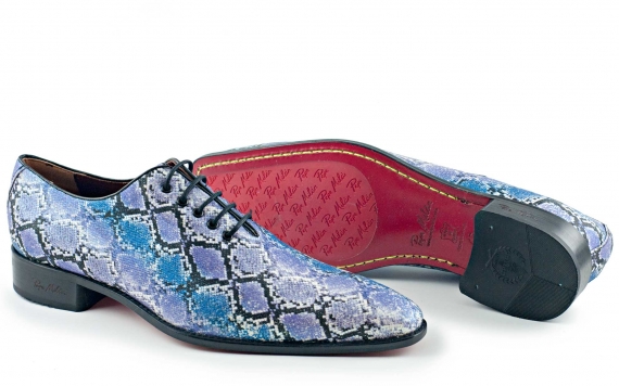 Modèle de chaussures Mayle, fabriqué en lila serpent glitter. 