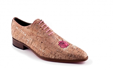 Zapato modelo Rose, fabricado en corcho lascas, bordado rosa