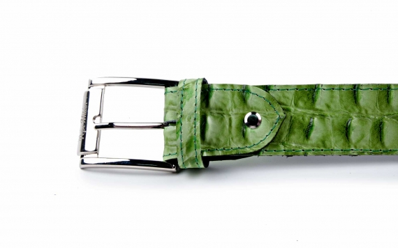 Modèle de ceinture Reptil verde, fabriqué en aligator pistache. 